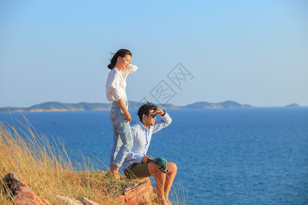 和女在海边放松假期的快乐情绪YPS门松弛目的地图片