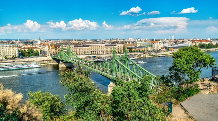 多于布达佩斯瑙河上的自由桥从面对的视线文化街道图片