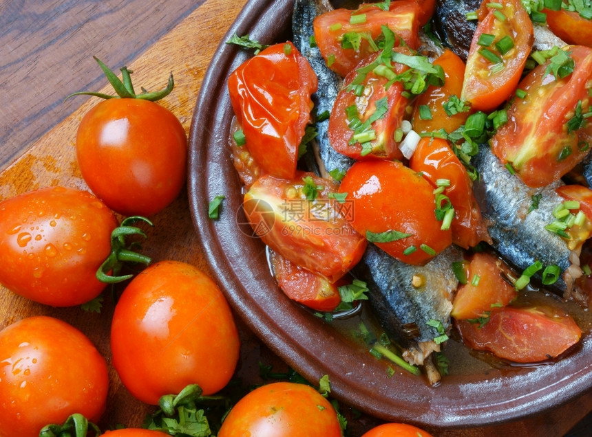 午餐欧米茄越南食物有番茄的鲜鱼越南菜中流行的廉价美味营养和新鲜原料有鱼酱的炖番茄糖季香料新鲜的图片