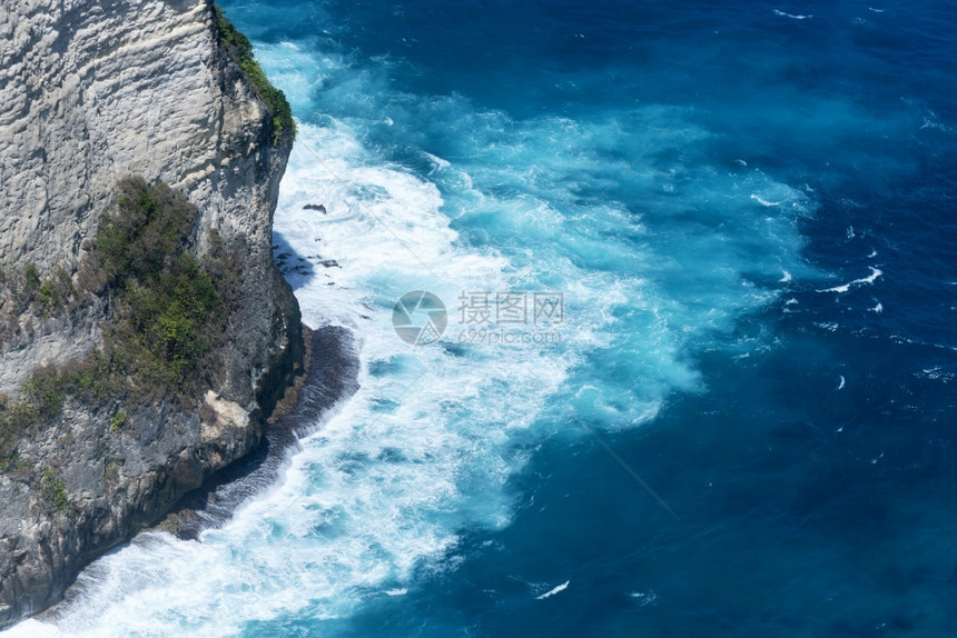 俯视大海海浪图片