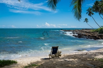 热带岩石海滩包括椰子棕榈树沙滩和海洋Tangalle岛斯里兰卡南部省亚洲唐加勒交通云图片