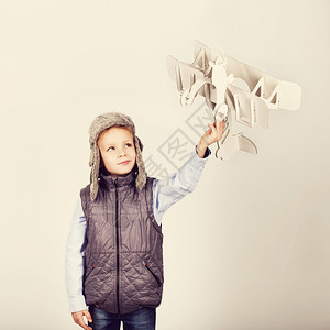 模型幸福儿童男孩玩纸具飞机梦想成为行员回校的领航员婴儿图片