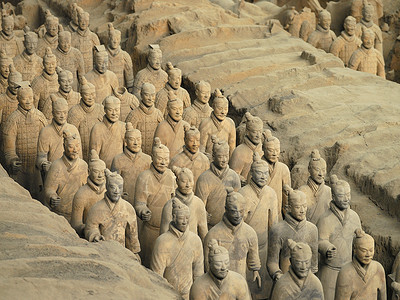 丧葬艾伦尚西省Xian市附近的TerracottaTerracotta是一套特拉科塔雕塑集描绘了首皇秦史黄的1974年一些当背景