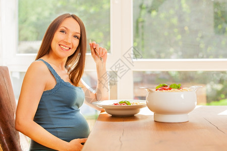 孕妇用番茄酱吃大部份意利面粉的相片活力巨大营养图片