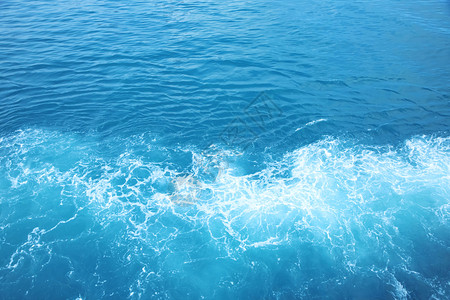 反射波纹美丽的深蓝海浪场景图片