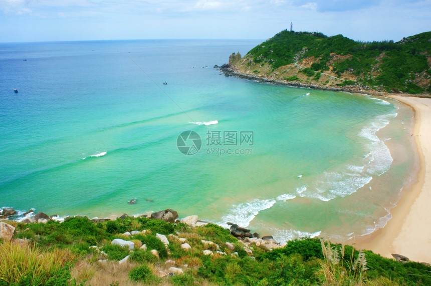 户外抽象的海浪美丽越南风景令人惊叹和美妙的海滩周围有山丘新鲜空气亚洲旅游景色美观海区的生态环境PhuYen在越南有许多旅游景象图片