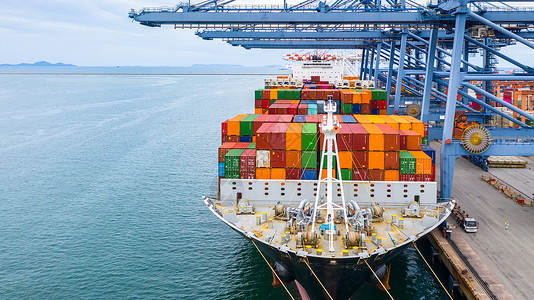 货船码头卸载起重机装有集箱和船舶的工业港口商的王国航海图片