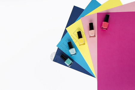 关心香水不同颜色的指甲油排列不同的颜色马斯图片