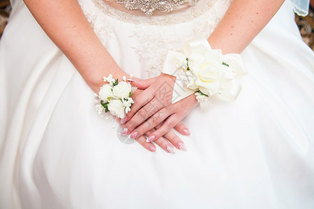 婚礼新娘的手部特写图片