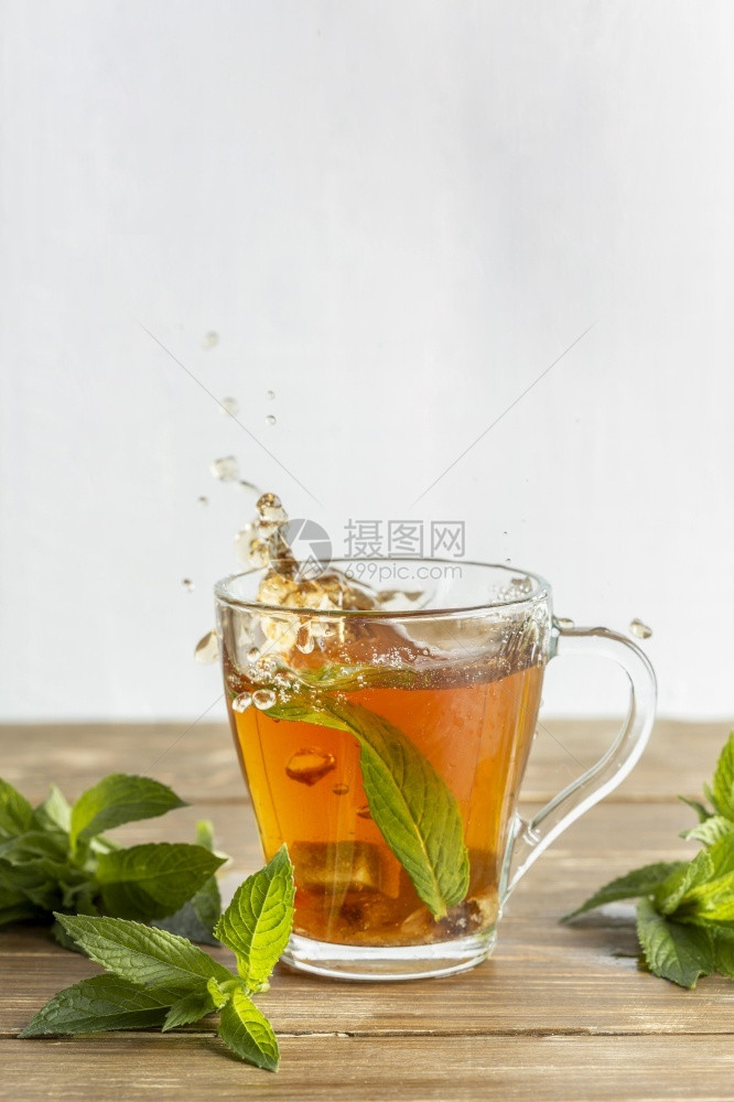 粉末茶点香前台查看带有复制空间的茶叶药草概念图片