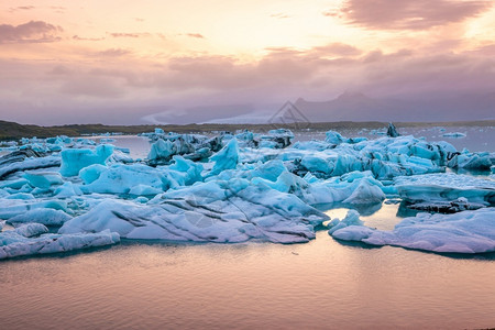 冰岛Jokulsarlon冰川环礁湖自然景观乡村的气候山图片