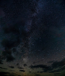 阿尔泰山上的星空阿尔泰山上的美丽夜空阿尔泰山上的美丽夜空冷静自然月亮图片