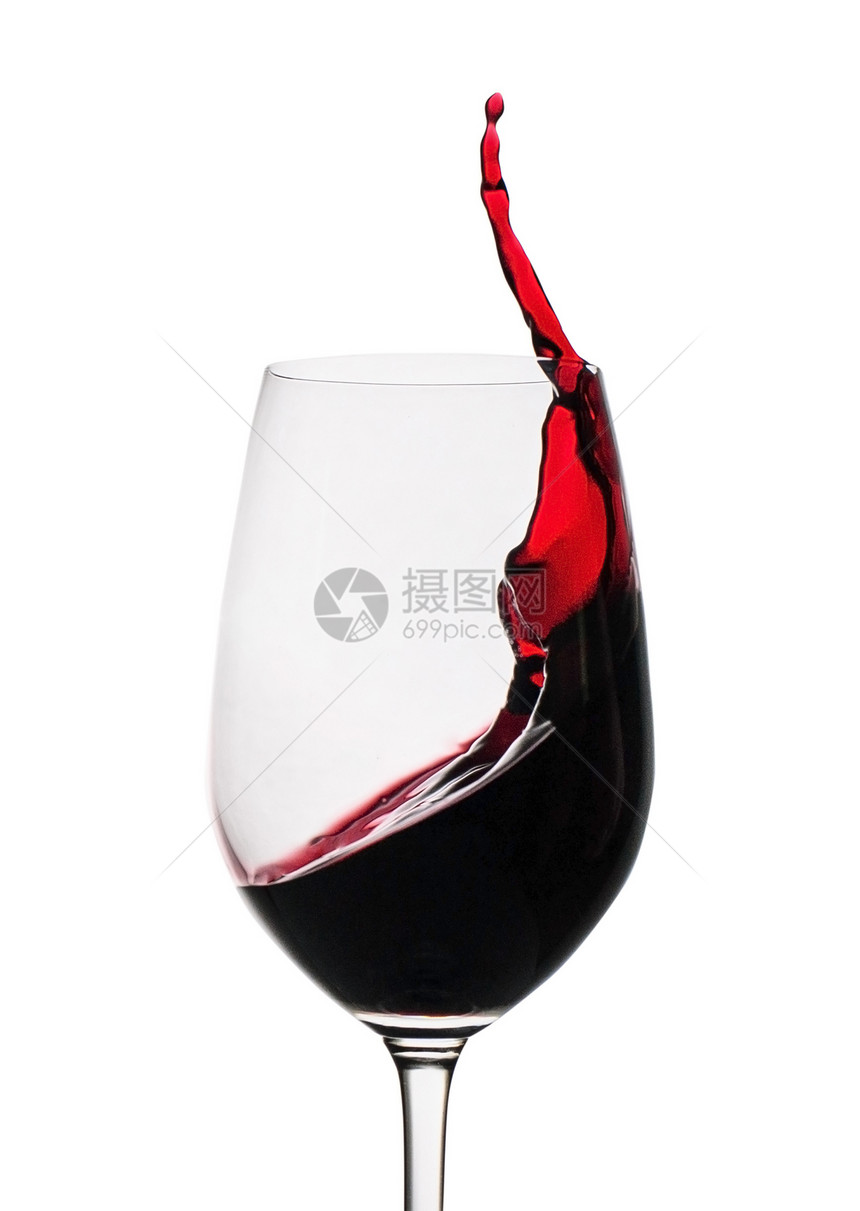 红色葡萄酒的冰冻运动在一面喷满红酒的玻璃杯中以白色与复制空间隔绝将红酒在玻璃杯中喷洒一种滴爆炸图片