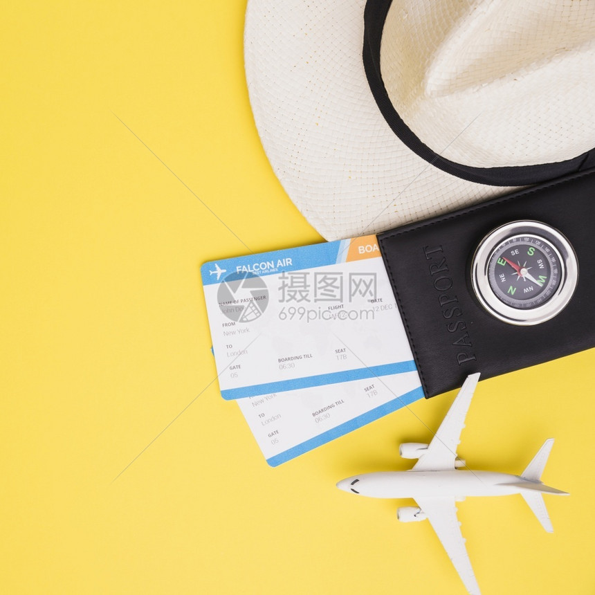 肖像女士航程带护照帽平面的门票分辨率和高质量的精美照片带护帽平面的门票高质量和分辨率的精美照片概念图片