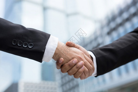 工人合作商业务和办公室概念商人握手图片