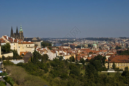 布拉格著名城堡的风景正面尖塔文化图片
