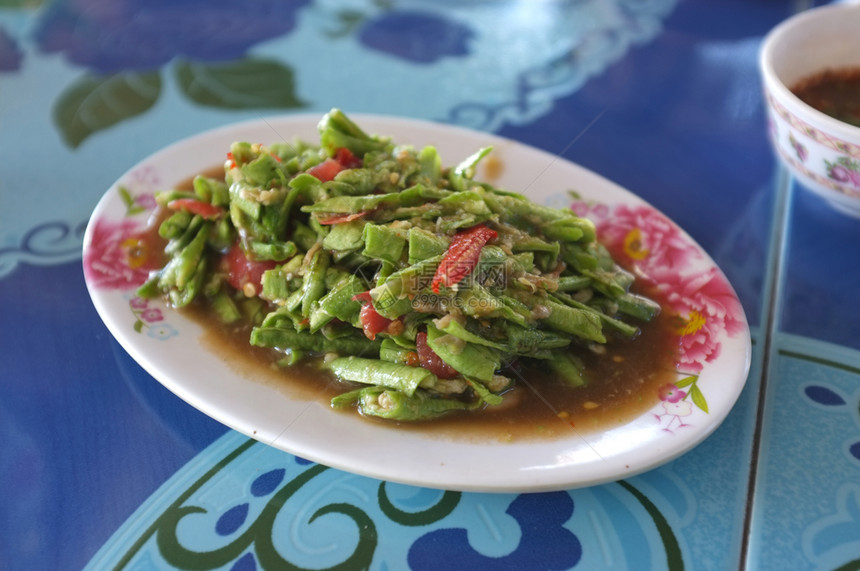 开胃菜长豆泰国辣椒沙拉传统的餐厅图片