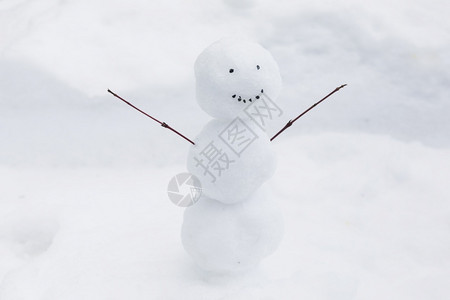 驯鹿季节闪发光的有趣雪人银行图片
