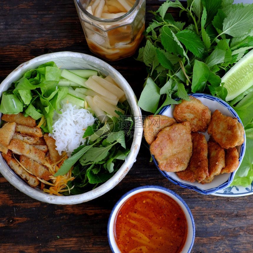 马郁兰树叶早餐越南素食盛包括饮菜单面碗煎蘑菇派沙拉马约兰叶酱汁简单素食品营养及健康用品植物的图片
