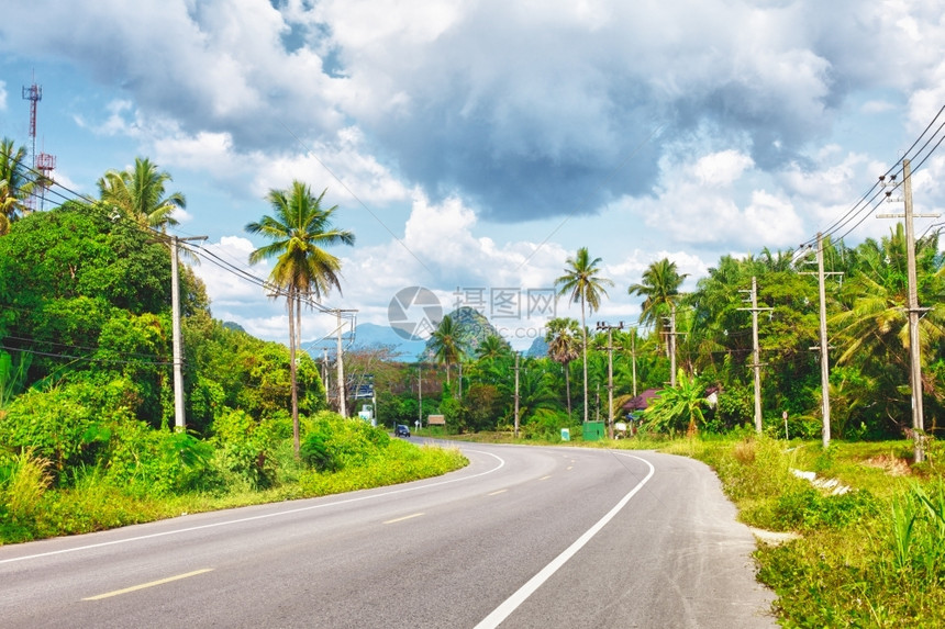 泰国克拉比丛林丘干山沥青高速公路干燥风景森林图片