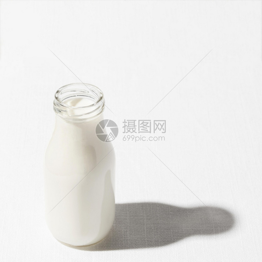 高的具有复制空间高角牛奶瓶生活各种样的图片