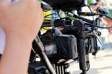 三脚架电视相机具有专业摄像背景的影电制作业图片