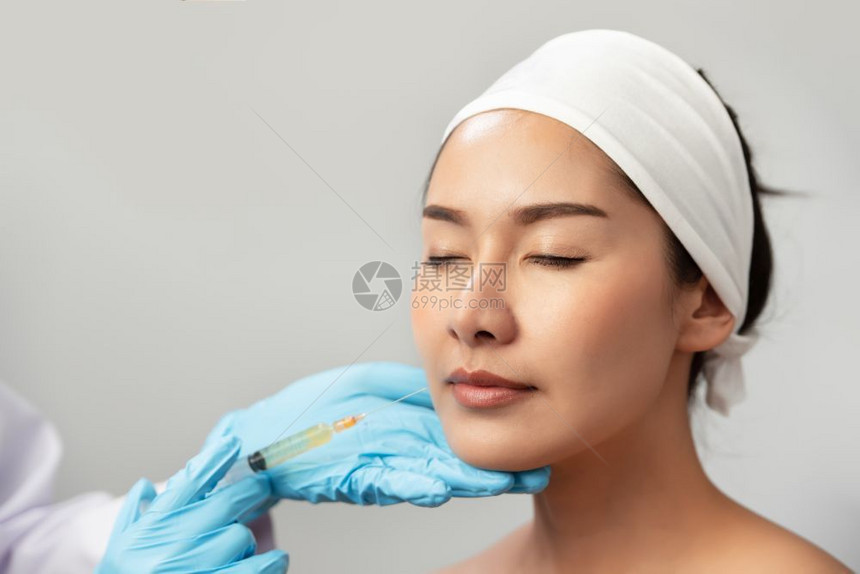 前额年轻的女面临整形手术美容和化妆概念皮肤护理和抗老化主题妇女面对整形手术美容和化妆程序图片