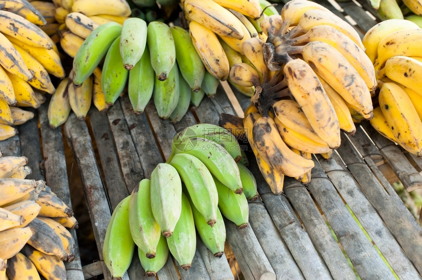 有机香蕉在户外亚述市场销售的有机香蕉植物街道农业图片