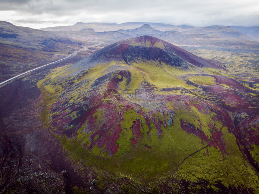 景区奇异的自然观冰岛地全户外旅行背和冰山高地的火坑热湖高北金的图片