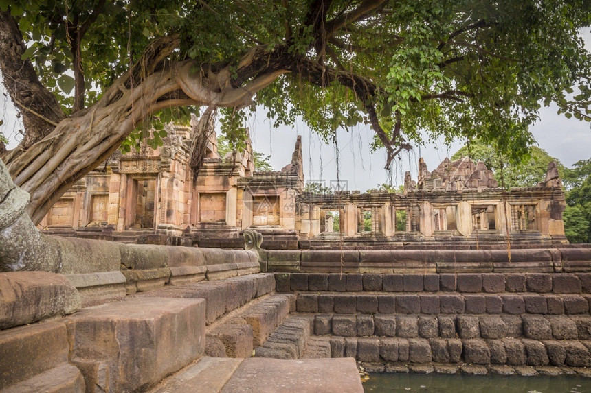 旅行美丽的神奇考古遗址PrasatMuangTam或城堡靠近泰国武里南的Phanomrung历史公园幻影图片