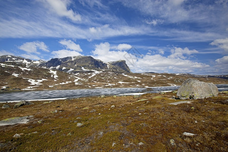 挪威豪凯利的雪山和水远足冬天自然图片