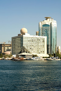 塔阿拉伯联合酋长国迪拜溪的现代大楼迪拜渡船团结的图片
