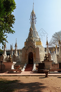 著名的泰国寺庙塔文化雕塑图片