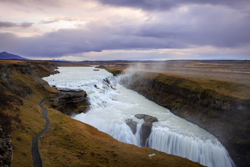 冰岛著名的古尔弗斯瀑布最惊人的日出秋天流动景观图片