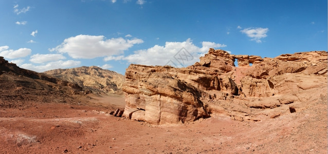 波隆斯基岩石沙漠中经风热的橙色岩石侵蚀内盖夫图片