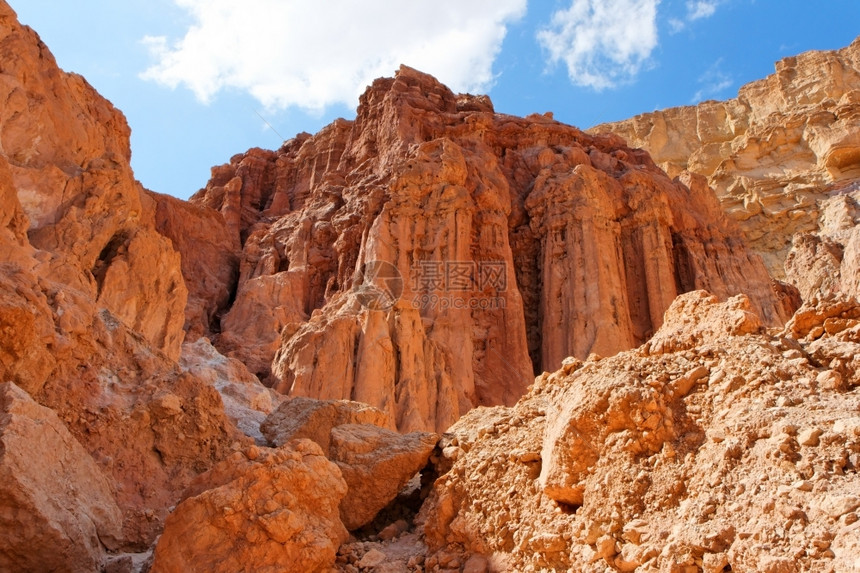 蓝色的旅行丰富多彩以色列Eilat附近沙漠中的MajesticAmram支柱岩石图片