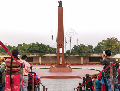 历史景观的新德里印度门附近的战争纪念碑图片