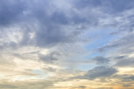 蓝色天空背景纹理白云日落景黎明黄色的图片
