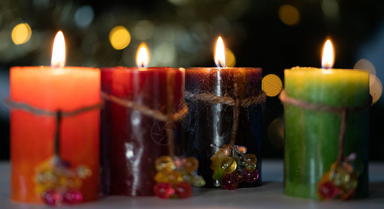 庆典为基督复临安息日或圣诞节背景提供4个蜡烛灯紫色图片