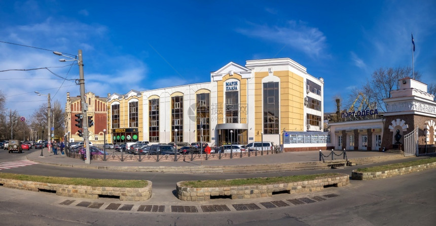 一种城市的乌克兰敖德萨0312乌克兰敖德萨海关广场和敖德萨商业海港在阳光明媚的春日乌克兰敖德萨海关广场和敖德萨商业海港城市图片