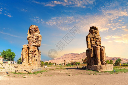 法老门农巨像埃及卢克索著名雕像门农巨埃及卢克索著名雕像旅游古董图片