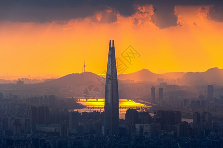 建造旅游南韩首尔美丽的城市风景和日落太阳图片