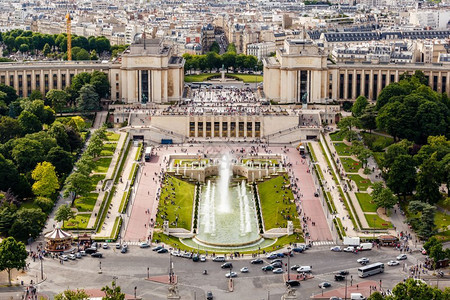 树木正方形假期Eiffel铁塔Trocadero喷泉空中观测法国巴黎图片