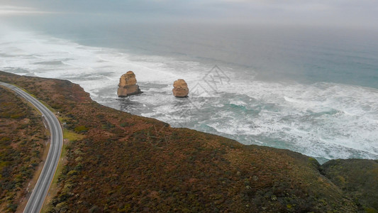 十二神使在日出维多利亚澳大全景星空观在一片阴云的清晨旅行游客建立图片