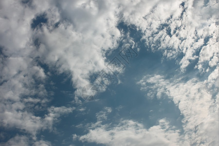 明亮的气象微光蓝色天空有闪的卡姆卢斯图片