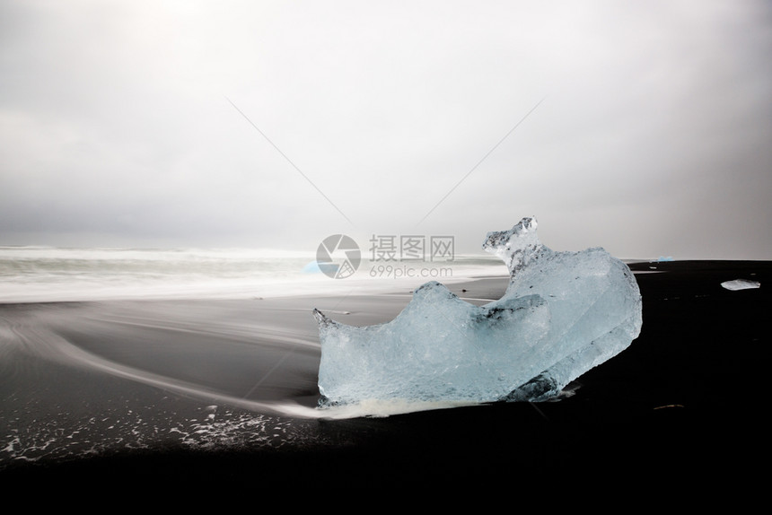 冰岛Jokulsarlon钻石海滩上的冰山风景优美冬天黑色的图片