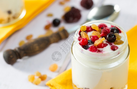 天然酸奶配有新鲜果浆和谷物乡村乳制品希腊语图片