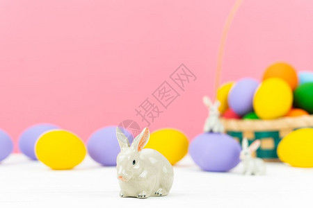 季节脸快乐的复活日小兔子和装饰鸡蛋图片