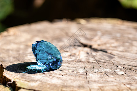 蓝色的光线圆钻石木材背景结图片