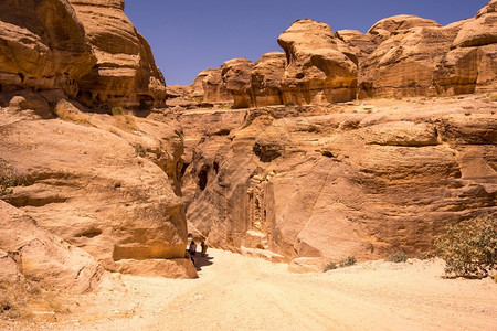 位于约旦佩特拉的狭窄空档黑洞入口西克Siq通道冒险自然图片